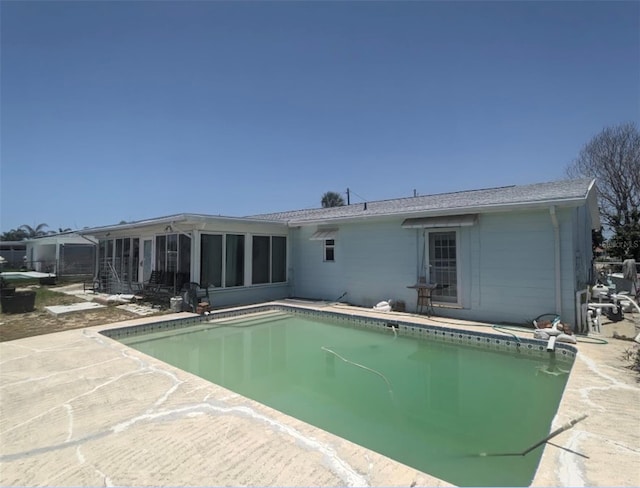 7832 3rd Ave S, Saint Petersburg, FL 33707 - swimming pool with a sunroom and a patio area