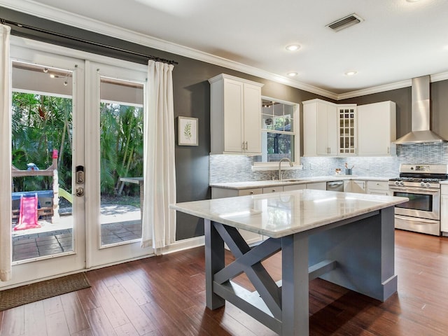 3003 W Leila Ave, Tampa, FL 33611 - kitchen featuring stainless steel appliances, wall chimney exhaust hood, healthy amount of natural light, a sink, and crown molding