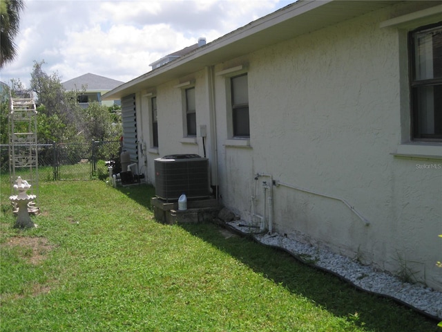 4673 Dewey Dr, New Port Richey, FL 34652 - view of yard featuring cooling unit