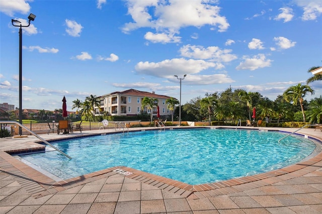 17 Franklin Ct S Unit C, Saint Petersburg, FL 33711 - community pool with a patio
