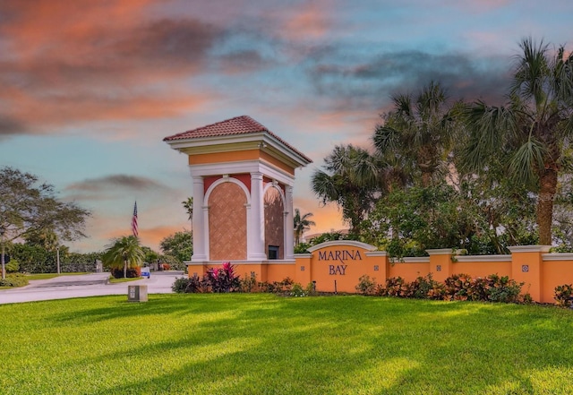 17 Franklin Ct S Unit C, Saint Petersburg, FL 33711 - community sign featuring a lawn