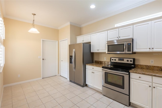 21209 Diamonte Dr, Land O Lakes, FL 34637 - kitchen featuring appliances with stainless steel finishes, crown molding, white cabinets, decorative light fixtures, and baseboards