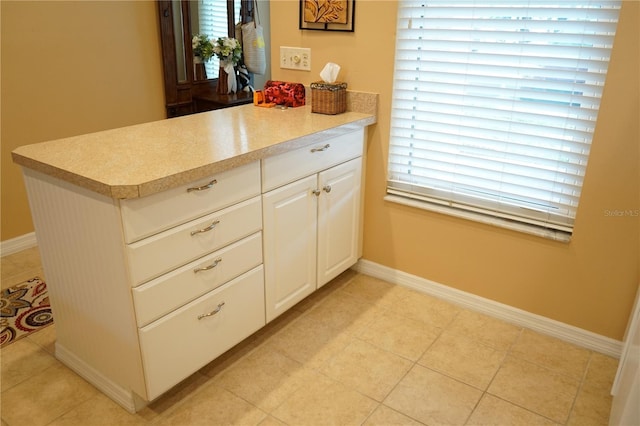 311 Kelsey Way Unit 3, Sun City Center, FL 33573 - kitchen featuring light countertops, light tile patterned floors, and a peninsula