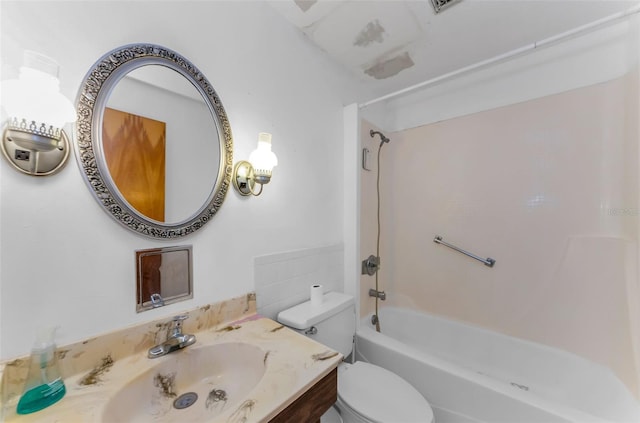 2700 Bayshore Blvd Unit 2110, Dunedin, FL 34698 - full bathroom with toilet, vanity, and shower / bath combination