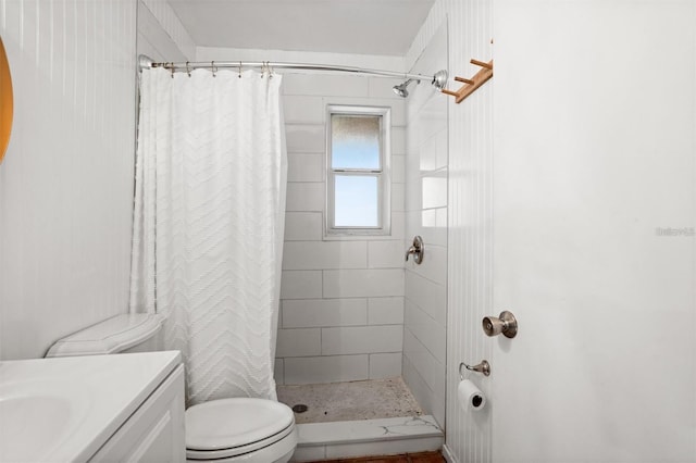 1045 28th Ave S, Saint Petersburg, FL 33705 - bathroom with toilet, tiled shower, and vanity