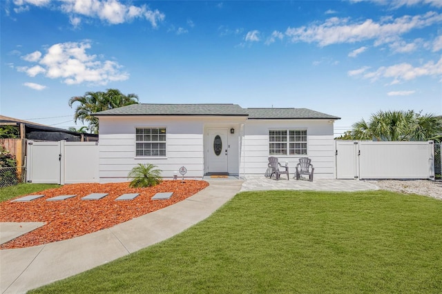 812 60th St S, Gulfport, FL 33707 - bungalow featuring a gate and a patio area