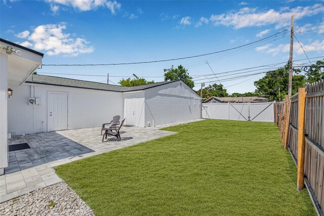 812 60th St S, Gulfport, FL 33707 - view of yard featuring a patio