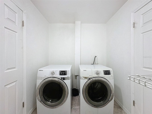 9201 Tudor Dr Unit C212, Tampa, FL 33615 - washroom with washing machine and dryer and baseboards