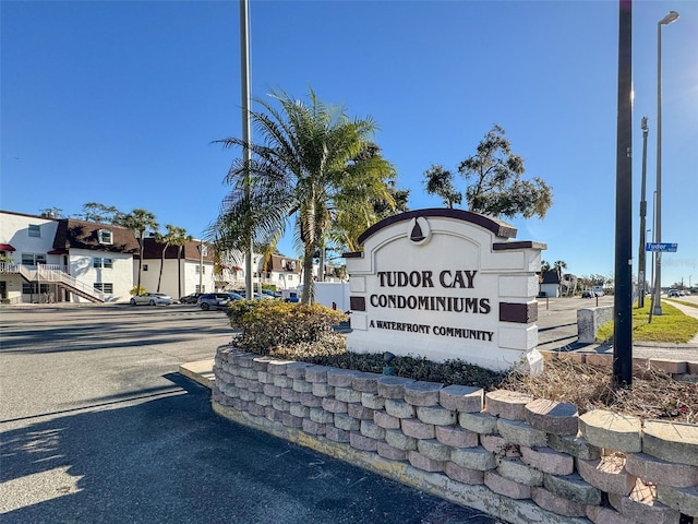 9201 Tudor Dr Unit C212, Tampa, FL 33615 - community sign with a residential view