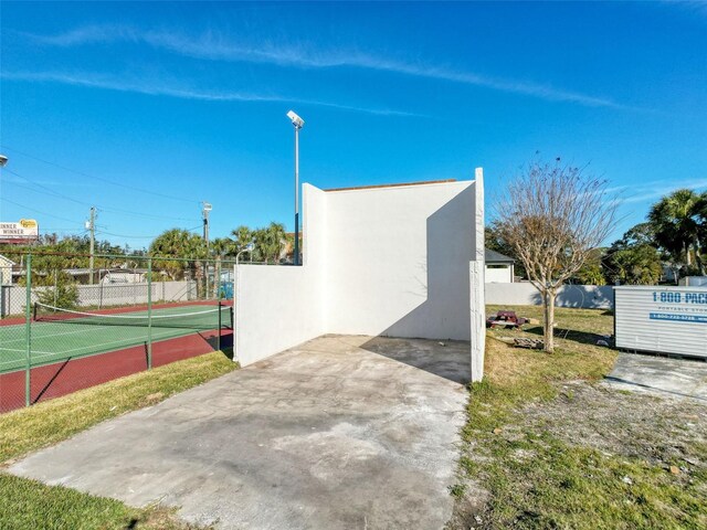 9201 Tudor Dr Unit C212, Tampa, FL 33615 - view of home's community with a tennis court