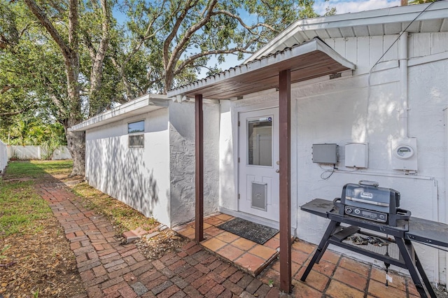 3310 W Ballast Point Blvd, Tampa, FL 33611 - entrance to property featuring a patio