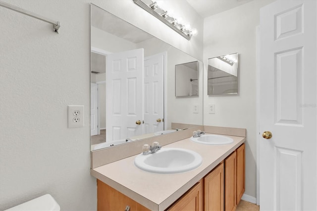 11615 Mango Ridge Blvd Unit 39, Seffner, FL 33584 - bathroom with double vanity, toilet, and baseboards