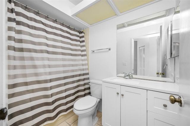 3447 Killdeer Pl, Palm Harbor, FL 34685 - full bath featuring toilet, vanity, tile patterned flooring, and a shower with curtain