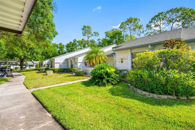 3447 Killdeer Pl, Palm Harbor, FL 34685 - view of front facade with a front yard and stucco siding
