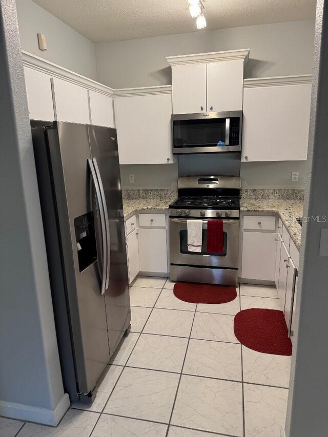 2202 Garden Lake Dr, Winter Haven, FL 33884 - photo 4