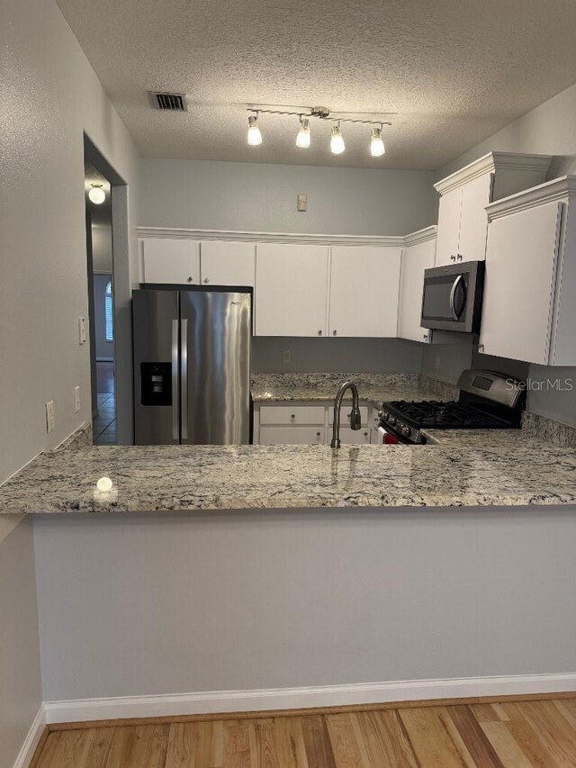 2202 Garden Lake Dr, Winter Haven, FL 33884 - photo 5