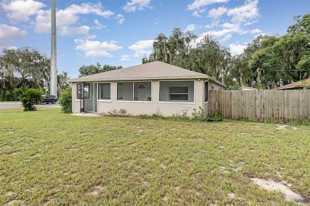 130 E Pendleton Ave, Eustis, FL 32726 - bungalow-style home featuring stucco siding and a shingled roof