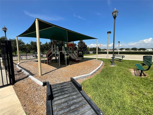 12032 Grand Kempston Dr, Gibsonton, FL 33534 - photo 49