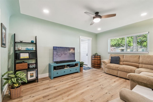 1529 Essex Dr N, Saint Petersburg, FL 33710 - living area featuring wood finished floors, a ceiling fan, baseboards, and recessed lighting