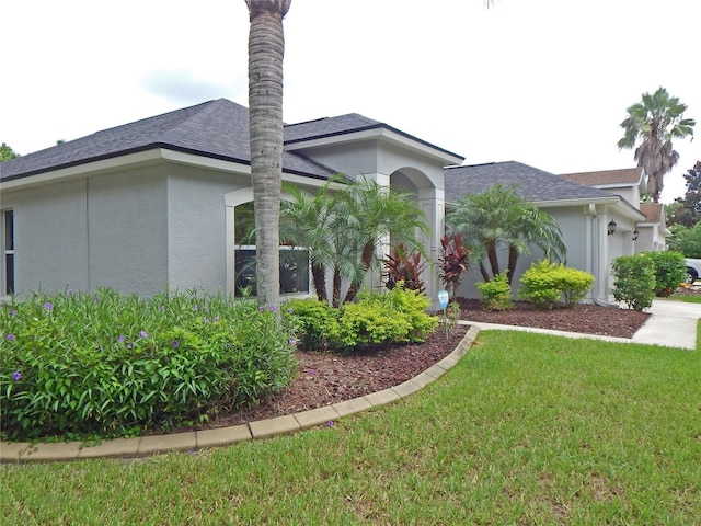 5815 Heronview Crescent Dr, Lithia, FL 33547 - view of front of home with stucco siding, a front yard, and roof with shingles