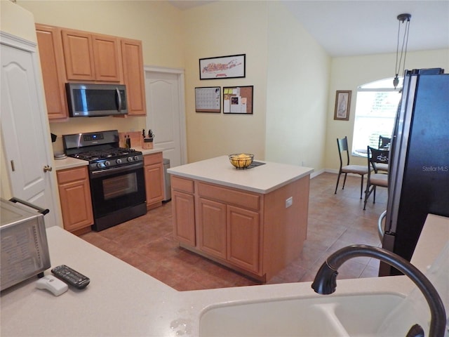 5815 Heronview Crescent Dr, Lithia, FL 33547 - kitchen with stainless steel appliances, a sink, light countertops, light tile patterned flooring, and light brown cabinets