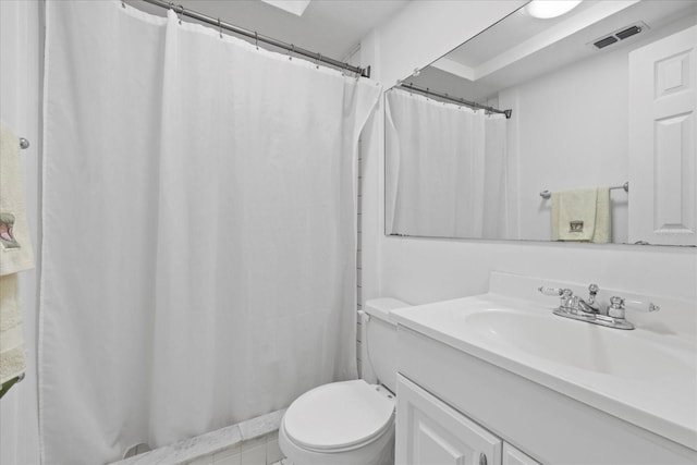 8918 Carmen Ln, Port Richey, FL 34668 - full bath with vanity, toilet, and a shower with curtain