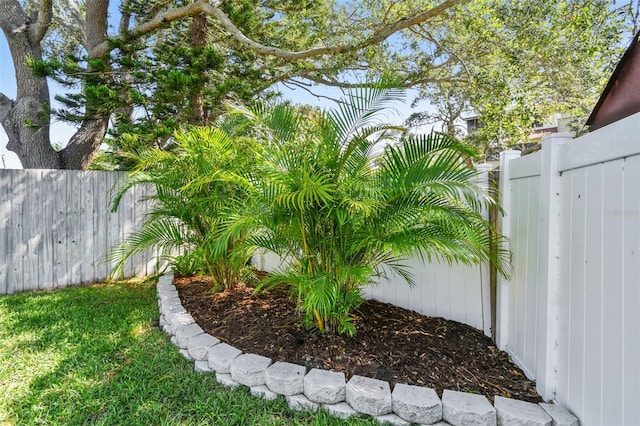 94 Nicholas Dr, Dunedin, FL 34698 - view of yard