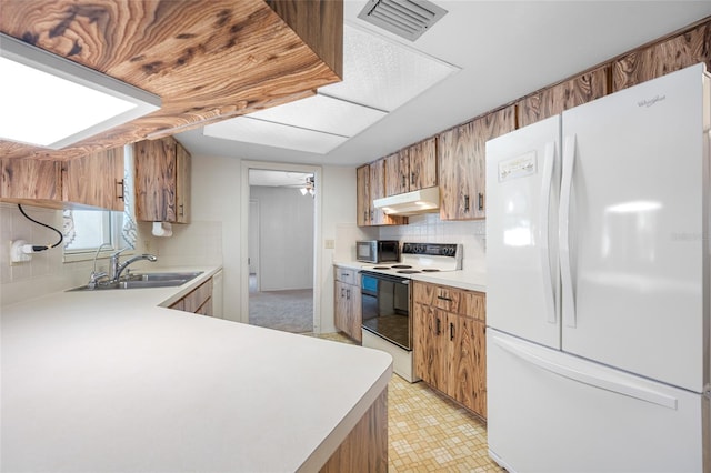 1211 Stony Brook Ln, Dunedin, FL 34698 - kitchen with white appliances, a sink, under cabinet range hood, light countertops, and backsplash