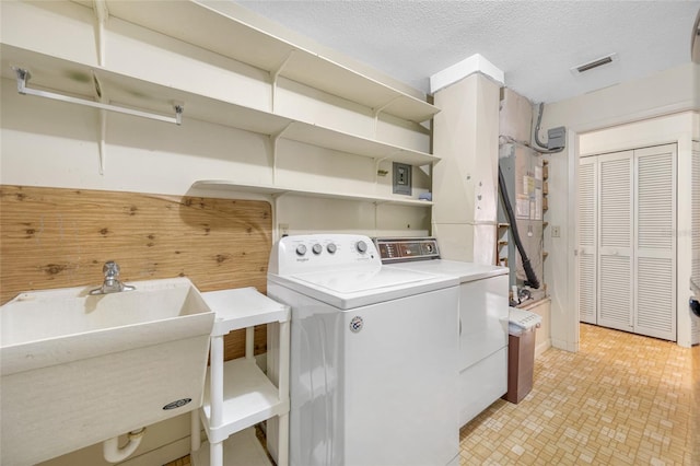 1211 Stony Brook Ln, Dunedin, FL 34698 - laundry area with independent washer and dryer and a textured ceiling