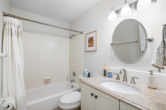6075 Shore Blvd S Unit 215, Gulfport, FL 33707 - bathroom featuring shower / bath combo with shower curtain, vanity, toilet, and a textured ceiling