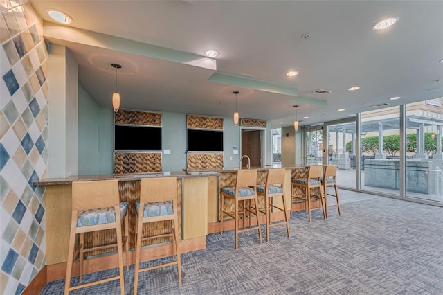 777 N Ashley Dr Unit 1506, Tampa, FL 33602 - bar area with backsplash, recessed lighting, hanging light fixtures, and carpet flooring