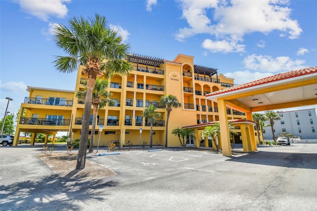 10315 Gulf Blvd Unit 302, Saint Petersburg, FL 33706 - view of apartment building / complex featuring uncovered parking