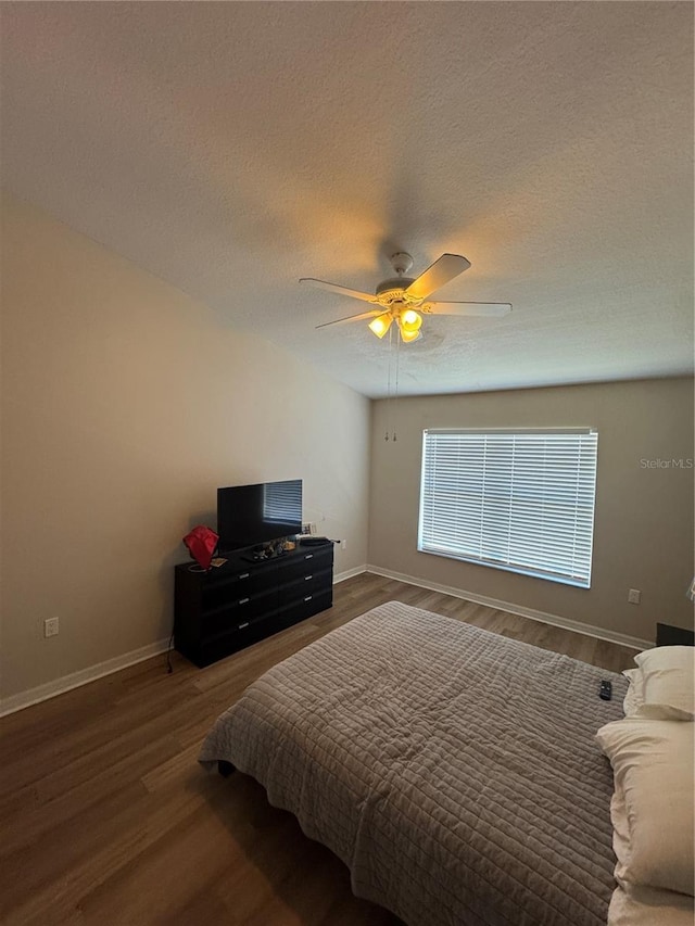 527 Glenn Cross Dr, Ruskin, FL 33570 - bedroom with wood finished floors, baseboards, a textured ceiling, and a ceiling fan