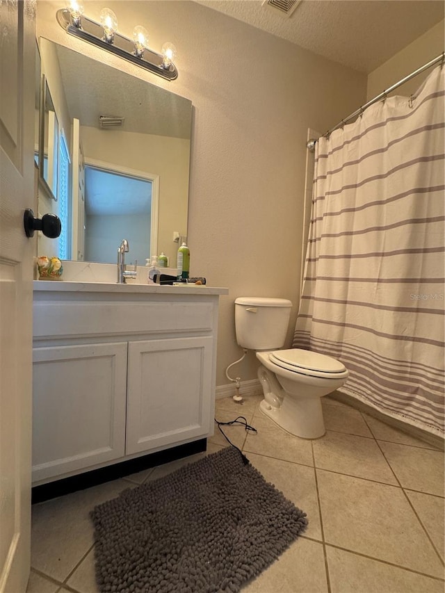 527 Glenn Cross Dr, Ruskin, FL 33570 - bathroom featuring tile patterned floors, toilet, vanity, and a textured ceiling