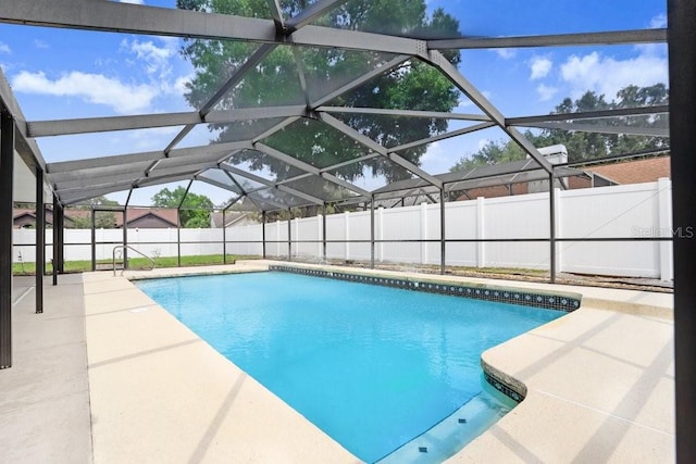 1017 Cameo Crest Ln, Valrico, FL 33596 - view of pool with a fenced backyard, a patio area, and a lanai