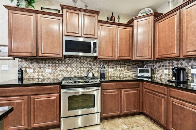 3302 Granite Ridge Loop, Land O Lakes, FL 34638 - kitchen with appliances with stainless steel finishes, tasteful backsplash, light tile patterned flooring, and a textured ceiling
