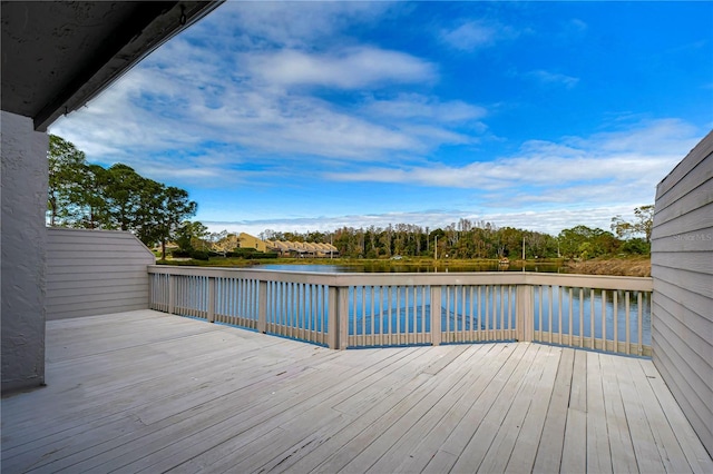 13635 Twin Lakes Ln Unit 13635, Tampa, FL 33618 - wooden deck featuring a water view