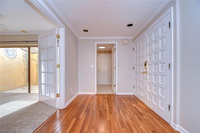 13635 Twin Lakes Ln Unit 13635, Tampa, FL 33618 - unfurnished room featuring light wood-type flooring, baseboards, and ornamental molding