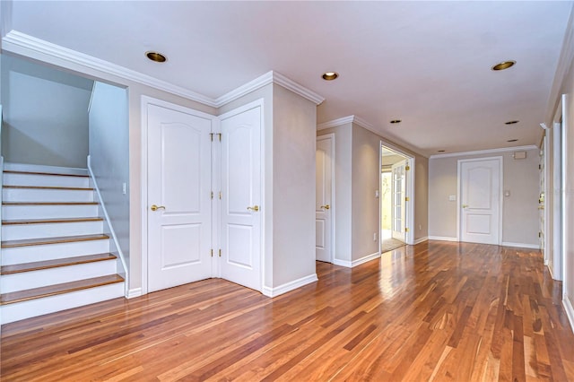 13635 Twin Lakes Ln Unit 13635, Tampa, FL 33618 - unfurnished living room featuring light wood-style flooring, baseboards, stairs, recessed lighting, and crown molding