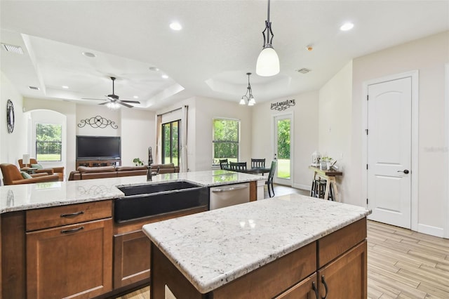 4608 Scott Rd, Lutz, FL 33558 - kitchen featuring a sink, a tray ceiling, dishwasher, recessed lighting, and open floor plan