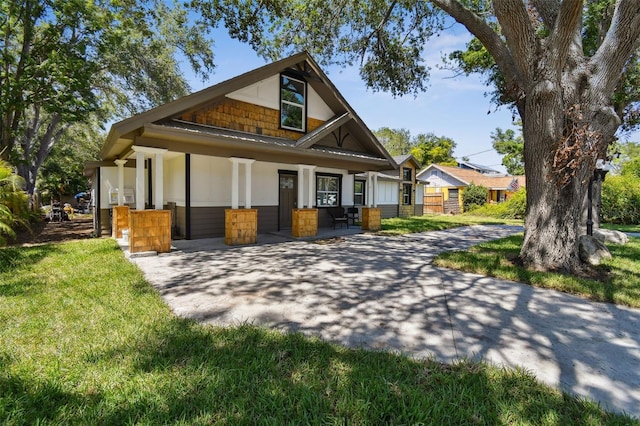 816 9th Ave SW, Largo, FL 33770 - view of front facade featuring covered porch and a front lawn