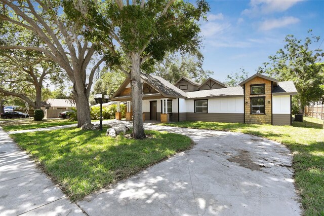 816 9th Ave SW, Largo, FL 33770 - view of front of house featuring a front lawn