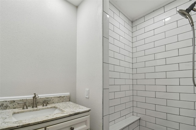 816 9th Ave SW, Largo, FL 33770 - bathroom featuring a tile shower and vanity
