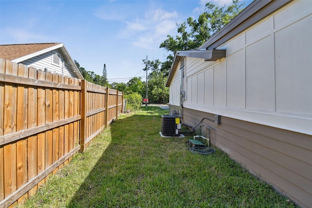 816 9th Ave SW, Largo, FL 33770 - view of yard featuring central AC unit