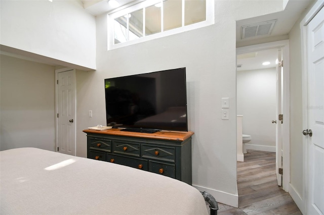 816 9th Ave SW, Largo, FL 33770 - bedroom featuring wood finished floors and baseboards
