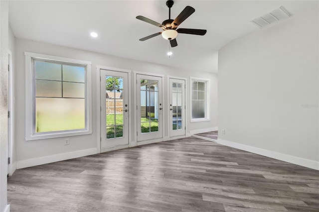 816 9th Ave SW, Largo, FL 33770 - empty room with baseboards, wood finished floors, vaulted ceiling, a ceiling fan, and recessed lighting