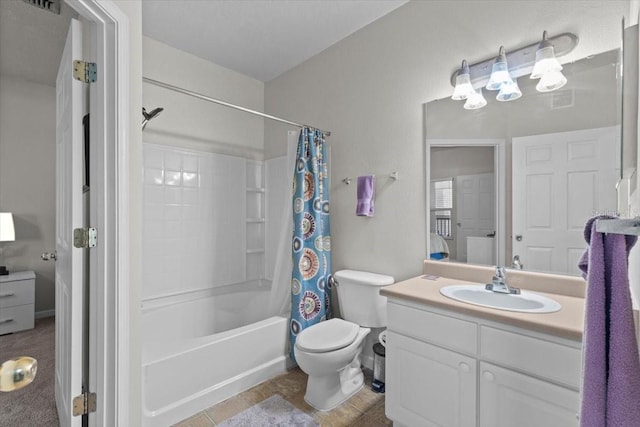 10764 70th Ave Unit 3206, Seminole, FL 33772 - full bathroom featuring vanity, shower / bath combination with curtain, toilet, and a chandelier