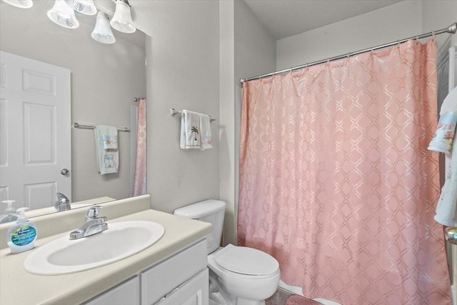 10764 70th Ave Unit 3206, Seminole, FL 33772 - full bath featuring toilet, vanity, and a shower with shower curtain