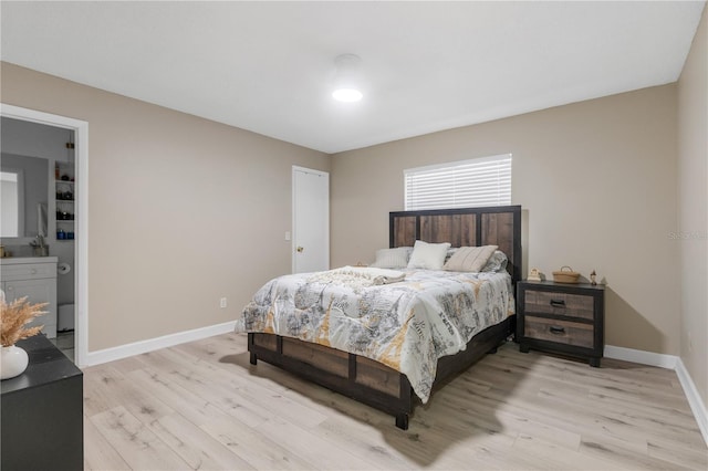 1406 Valley Pl, Brandon, FL 33510 - bedroom featuring light wood-style floors, baseboards, and ensuite bathroom
