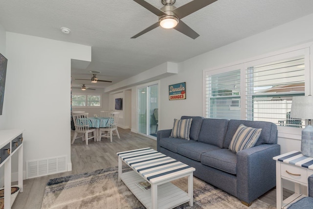 2271 Carolyn Dr, Dunedin, FL 34698 - living area with ceiling fan, light wood-type flooring, and a textured ceiling